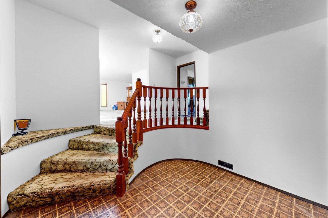 House in Surrey, British Columbia, Canada 3 - 18256759