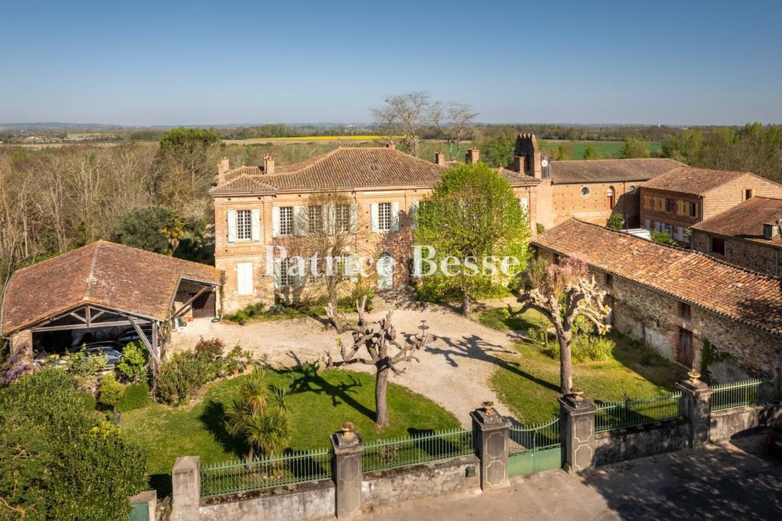 Maison à Cazères, Occitanie, France 1 - 15690576