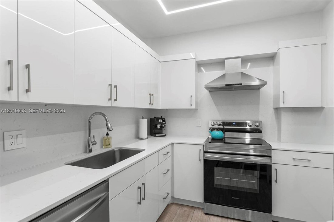 Condo in Hallandale Beach, Florida, United States 5 - 18251726