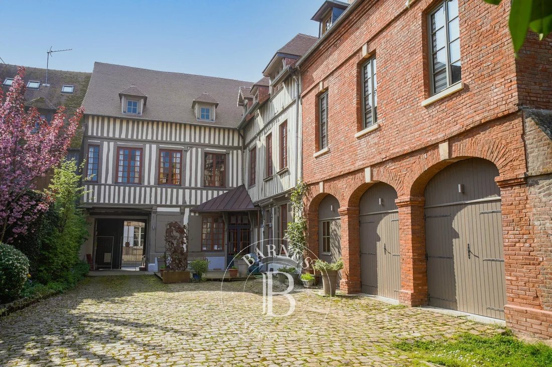 Estate in Pont-l'Évêque, Normandy, France 4 - 18252204
