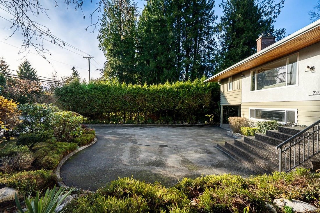House in Anmore, British Columbia, Canada 4 - 18256692