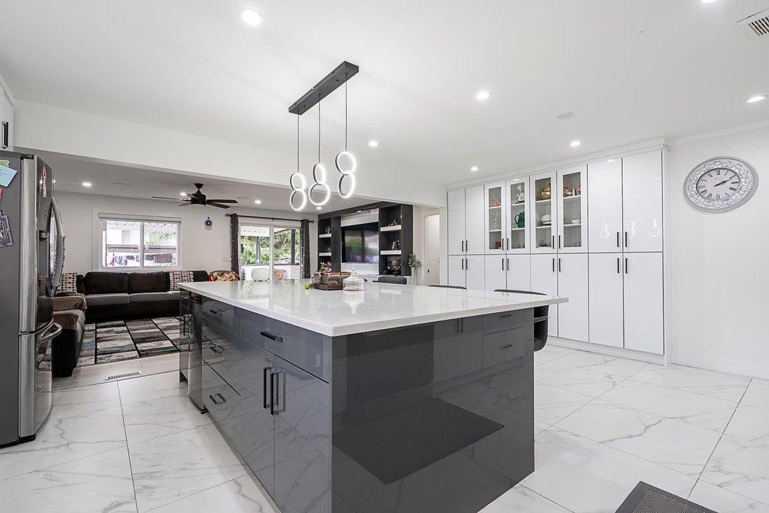 House in Surrey, British Columbia, Canada 5 - 18257030