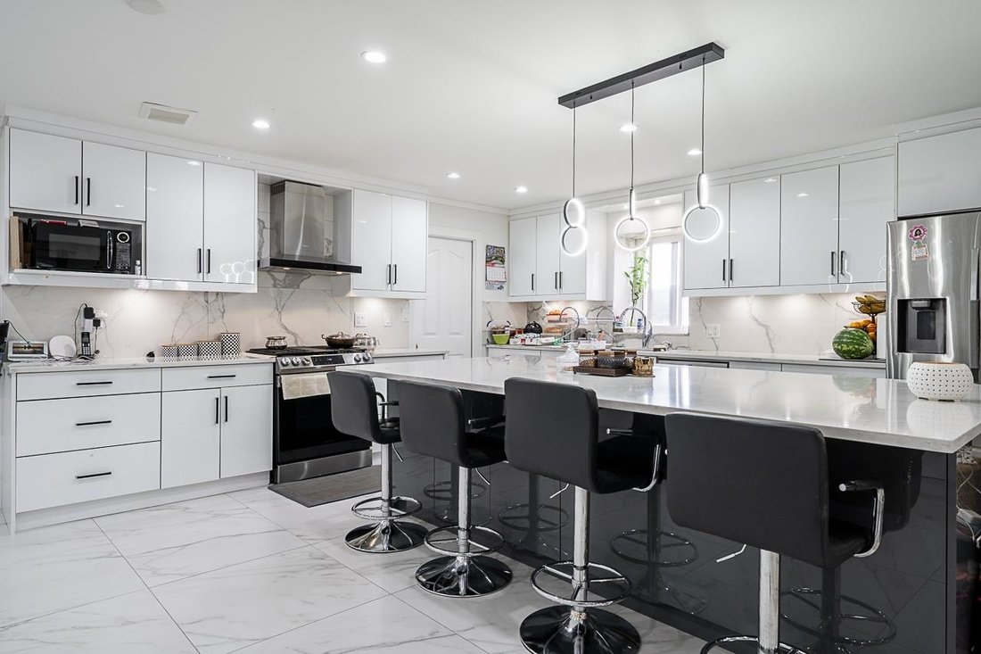 House in Surrey, British Columbia, Canada 4 - 18257030