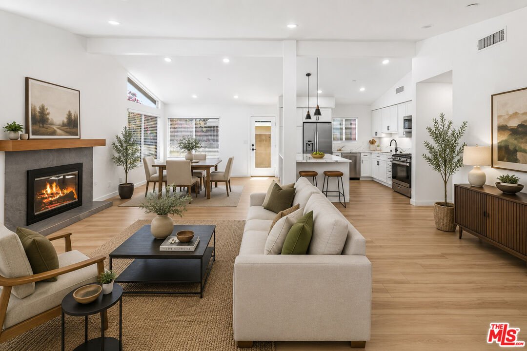 Los Angeles, California, United States 5 - 18251739