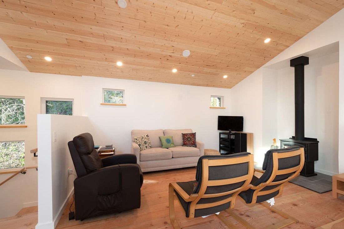House in Bowen Island, British Columbia, Canada 4 - 18256721