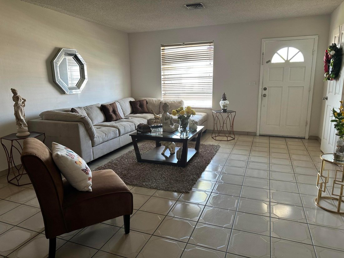 House in Hialeah, Florida, United States 3 - 18257307