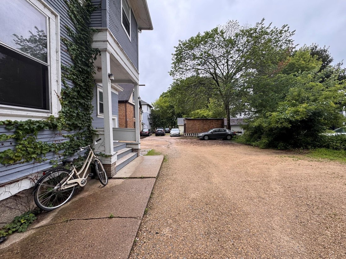 Madison, Wisconsin, United States 3 - 18250171