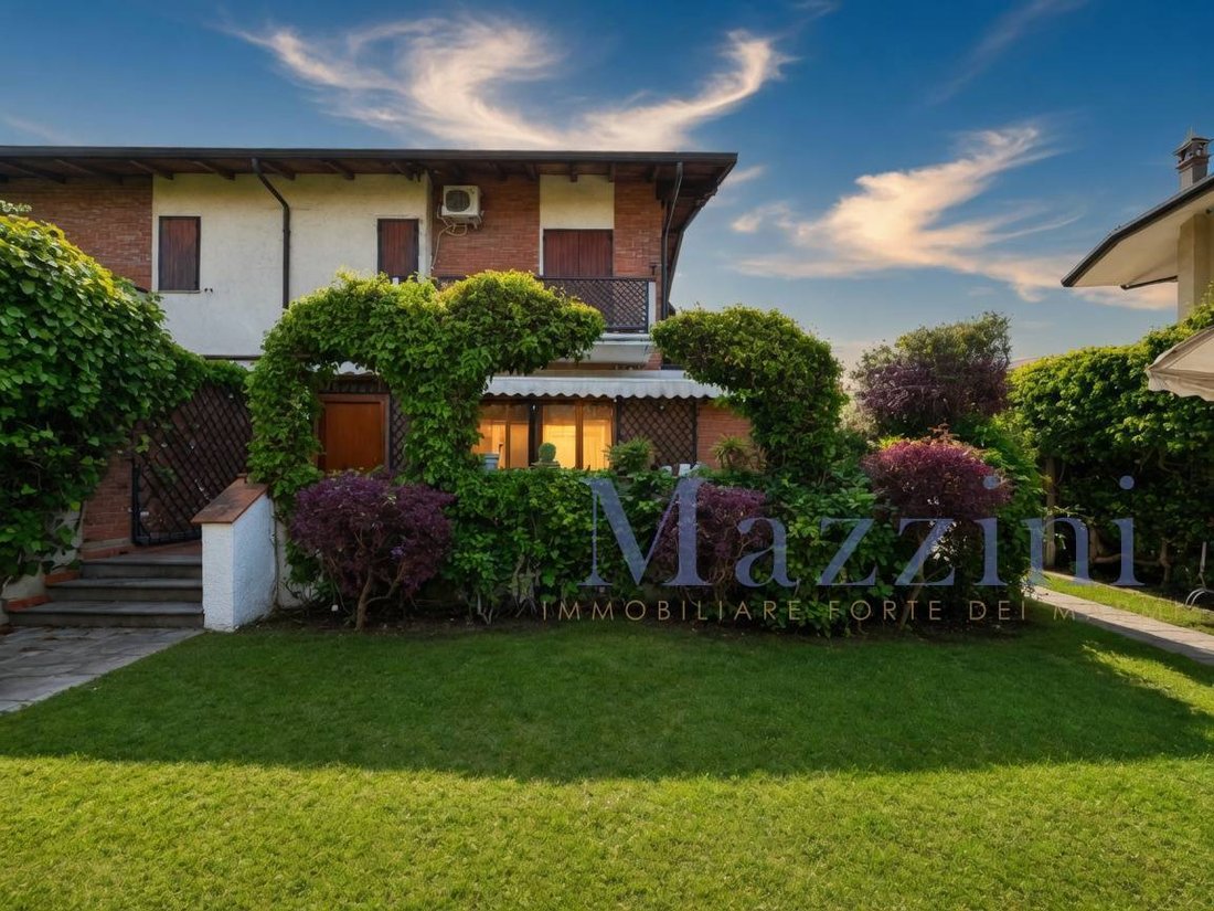 House in Center, Forte dei Marmi, Tuscany 2 - 18256561