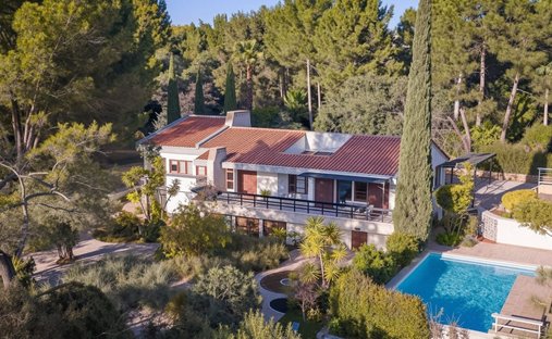 House in Centre Ville, Le Beausset, France 1