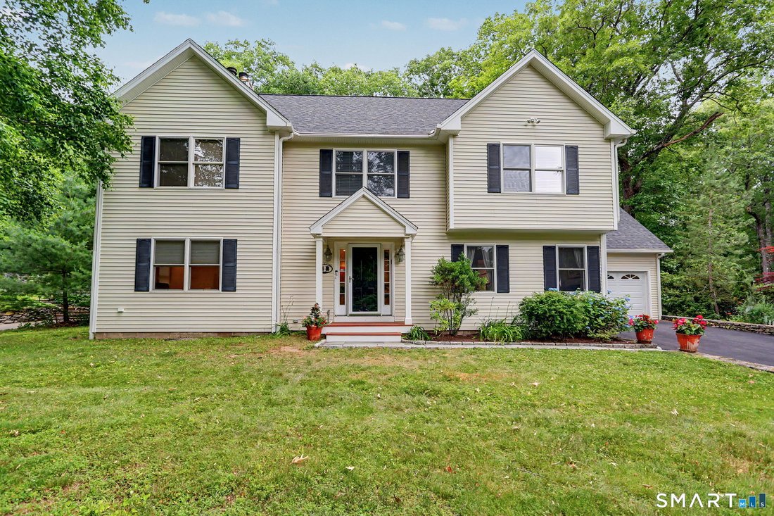 House in Monroe, Connecticut, United States 1 - 18192813