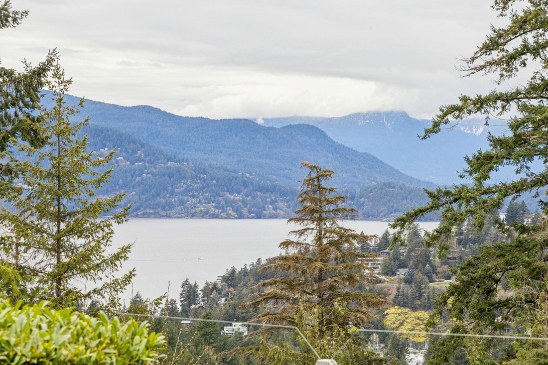 House in West Vancouver, British Columbia, Canada 2 - 18256684