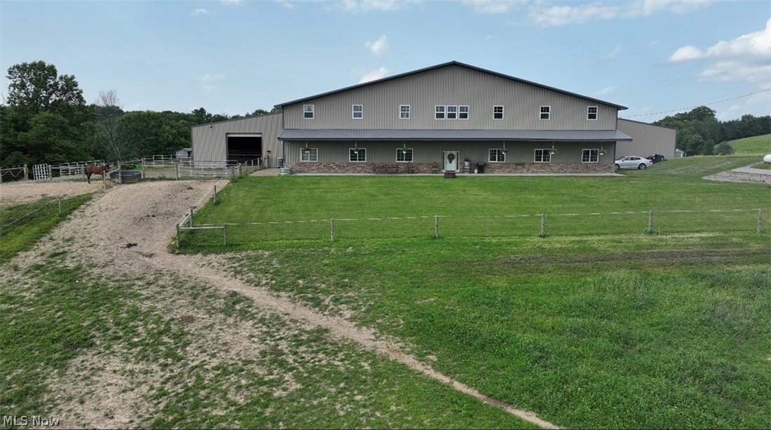 House in Uhrichsville, Ohio, United States 1 - 18250910