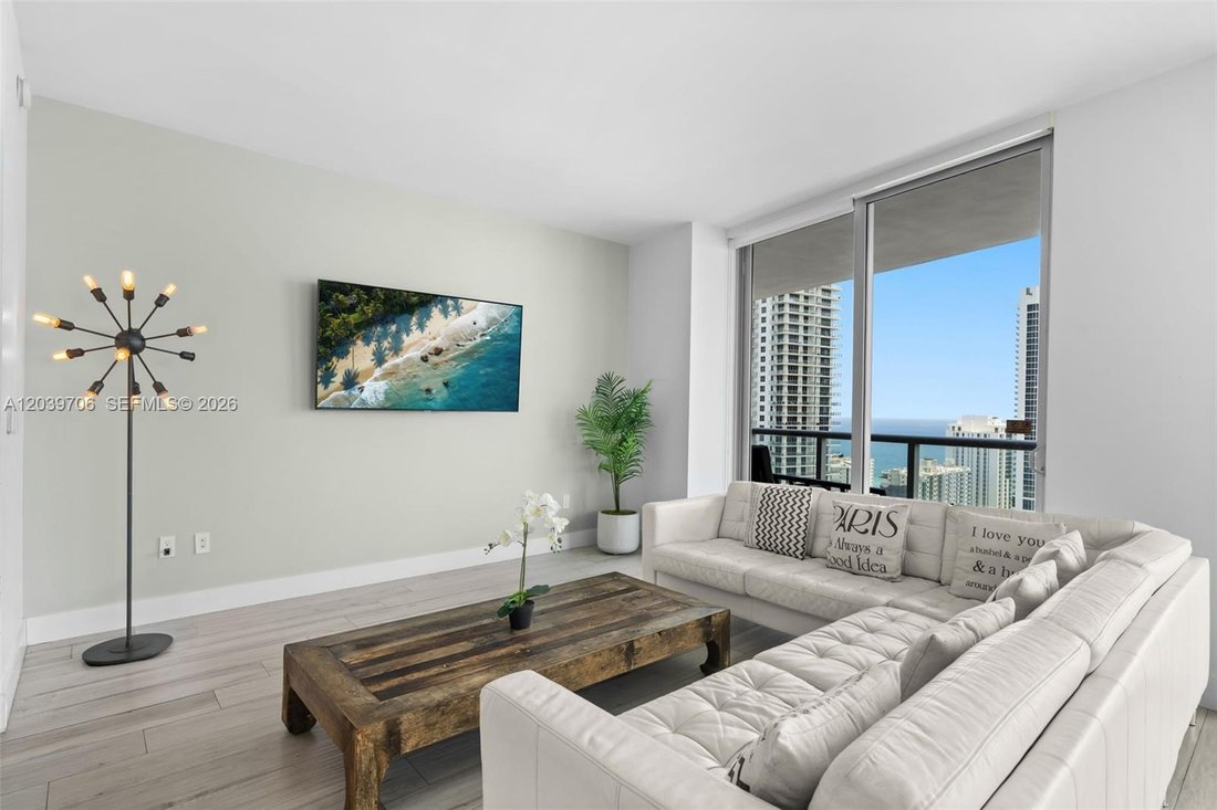 Condo in Hallandale Beach, Florida, United States 5 - 18251620