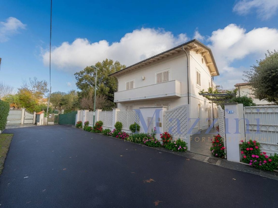 Villa in Vittoria Apuana, Forte dei Marmi, Tuscany 2 - 18256550