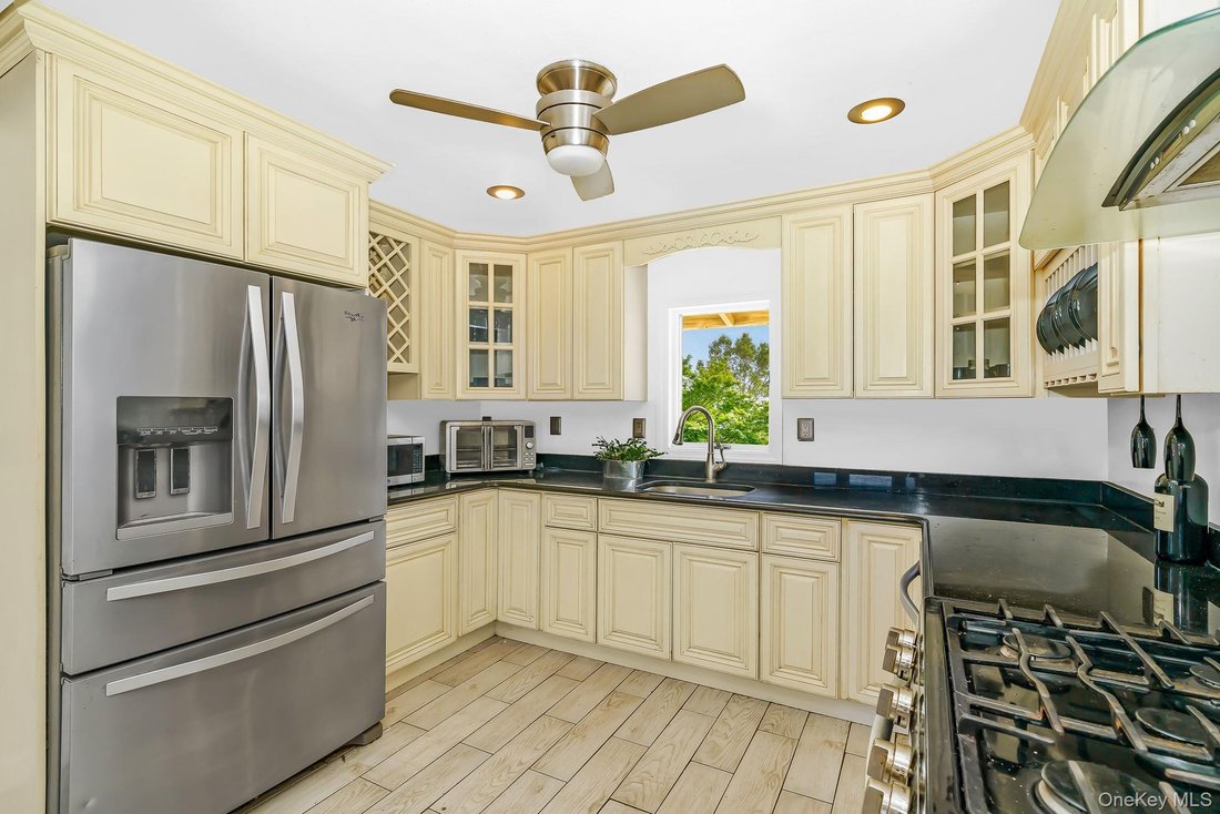 House in Lindenhurst, New York, United States 3 - 18252844
