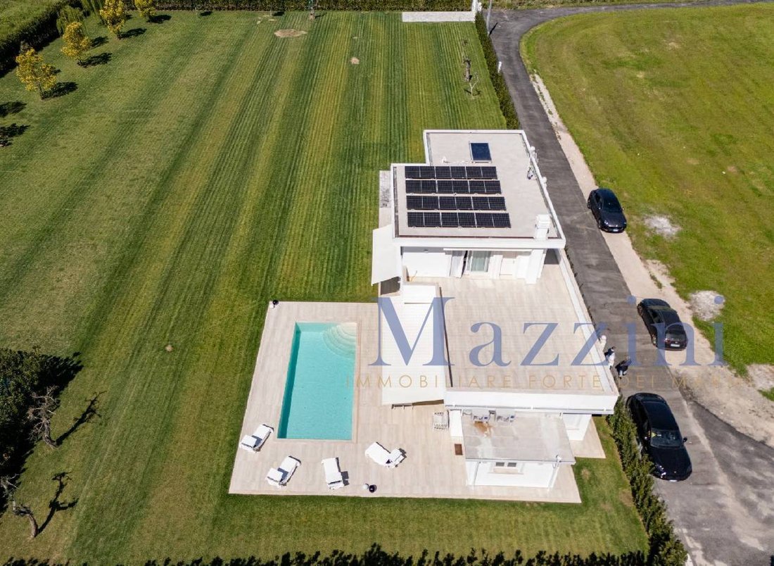 Villa in Pietrasanta, Tuscany, Italy 4 - 18256556