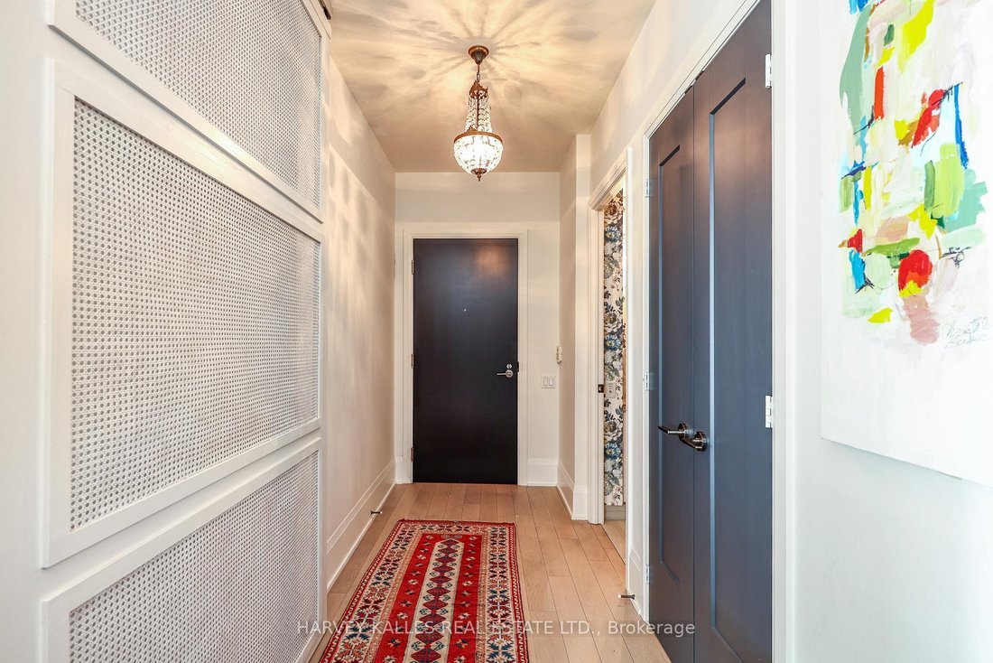 Condo in Toronto, Ontario, Canada 2 - 18256591