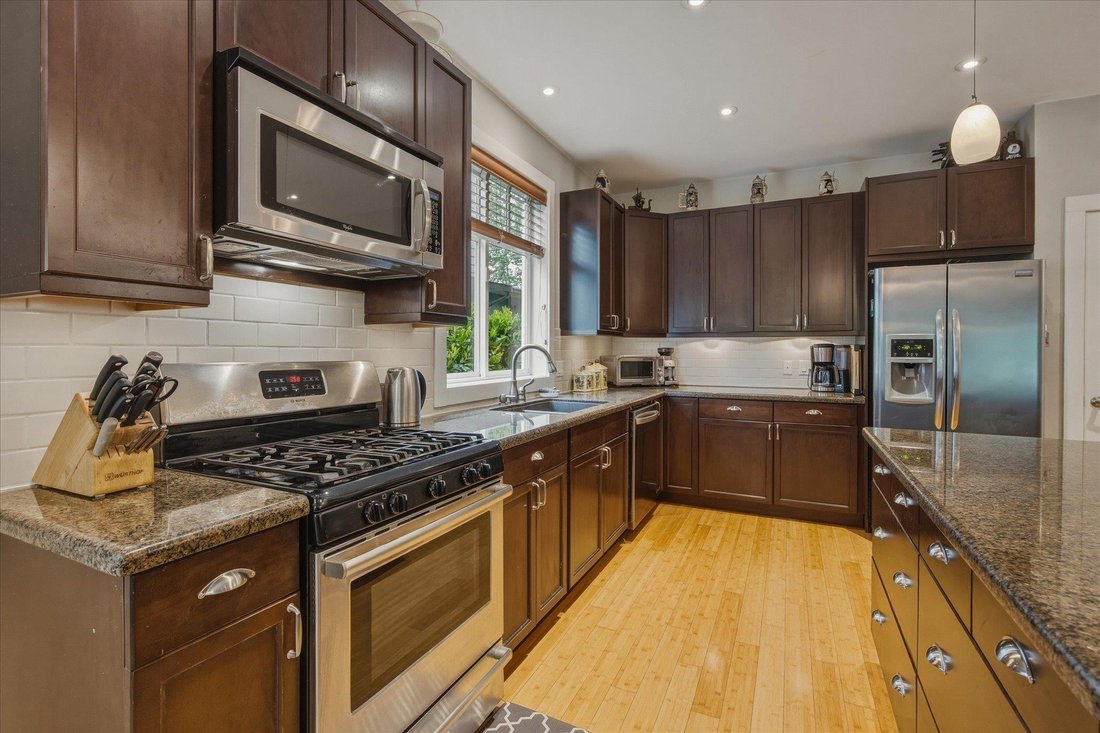 House in Squamish, British Columbia, Canada 5 - 18256976