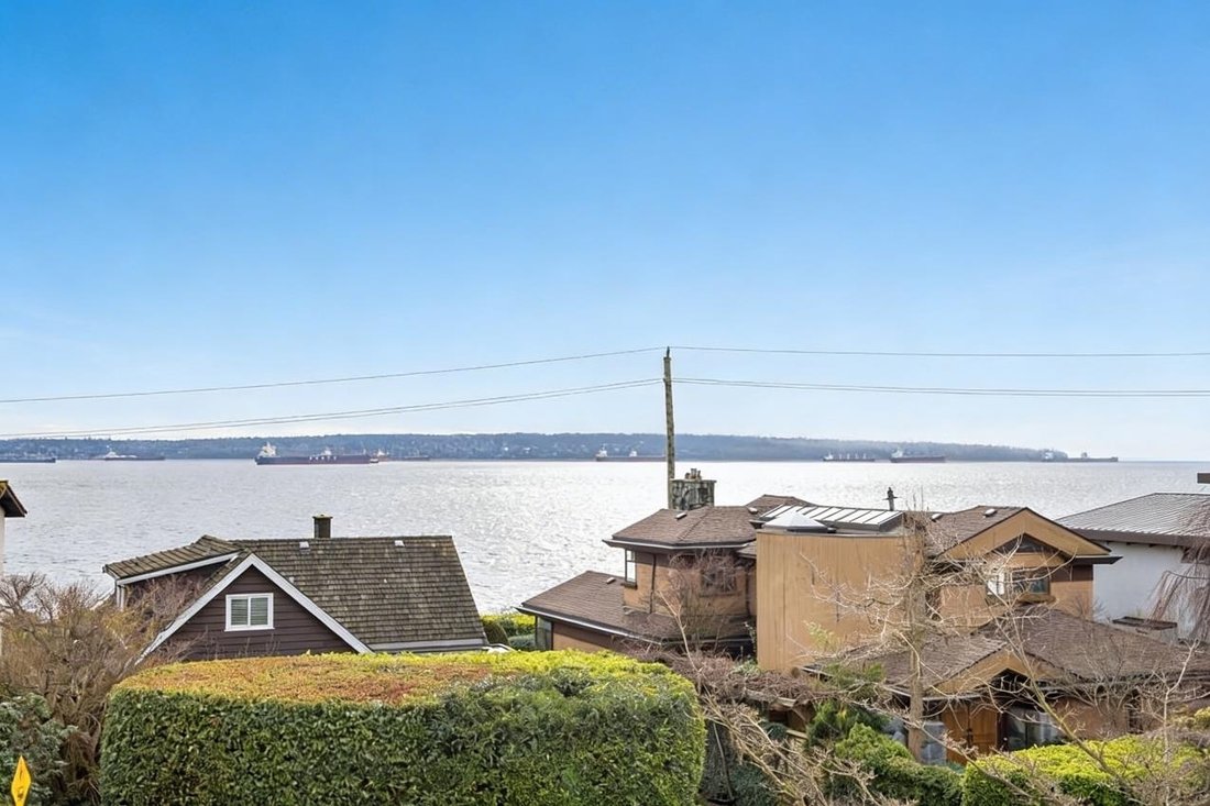 House in West Vancouver, British Columbia, Canada 1 - 18256782
