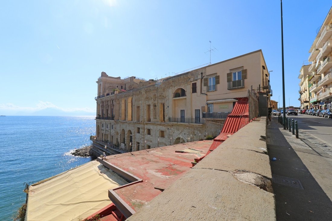 Apartment in Naples, Campania, Italy 4 - 16649211