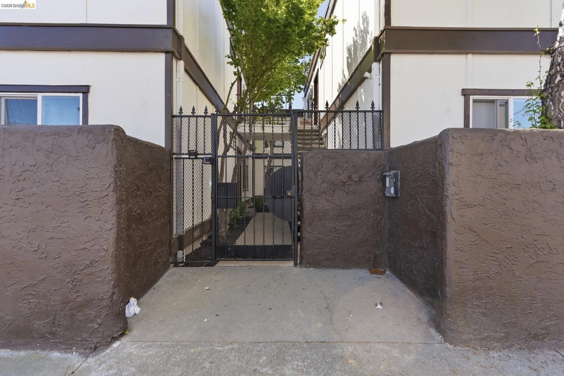 Richmond, California, United States 2 - 18250067