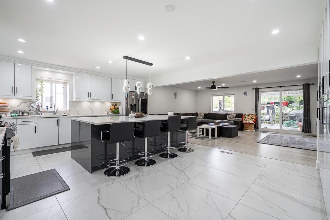 House in Surrey, British Columbia, Canada 3 - 18257030
