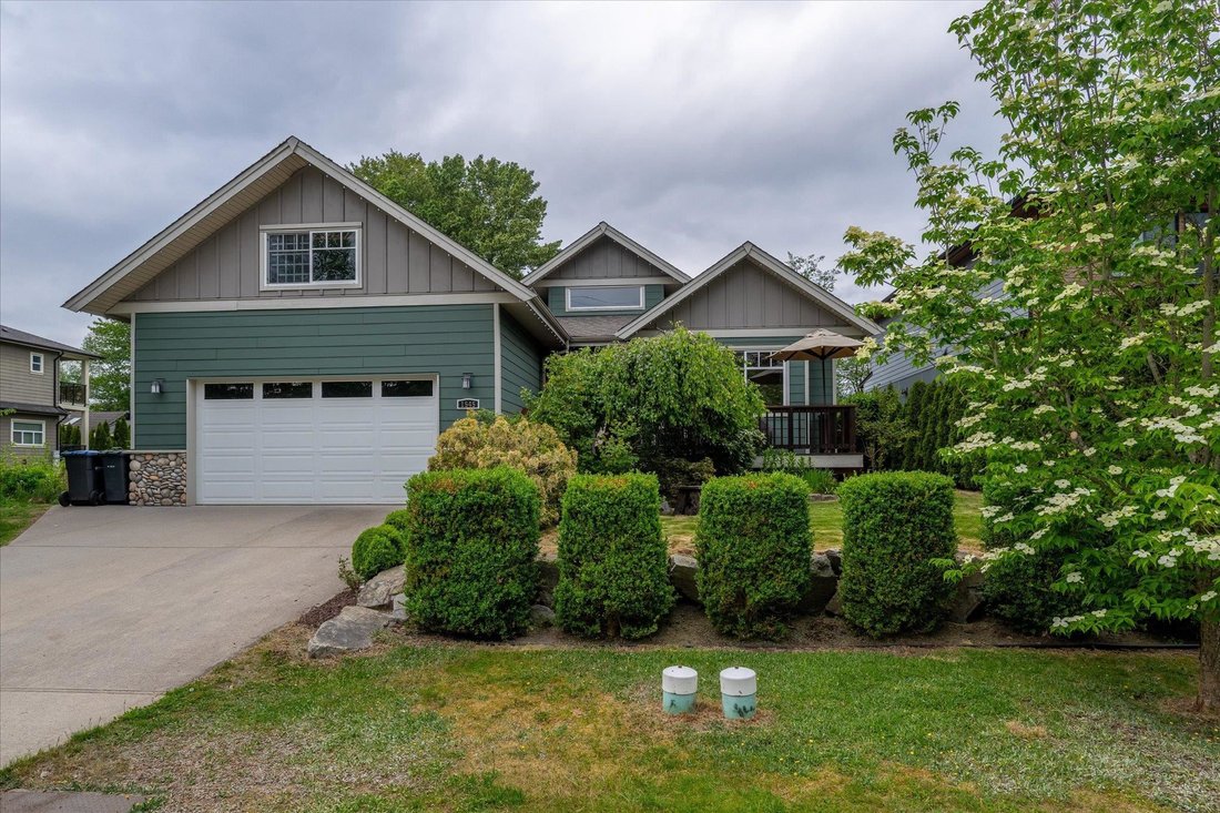 House in Squamish, British Columbia, Canada 2 - 18256976