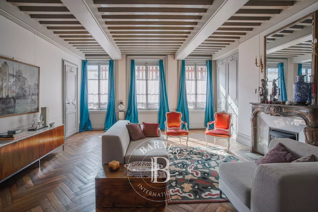 Estate in Pont-l'Évêque, Normandy, France 1 - 18252204