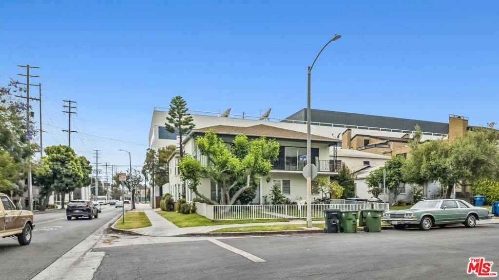 Los Angeles, California, United States 3 - 18253781