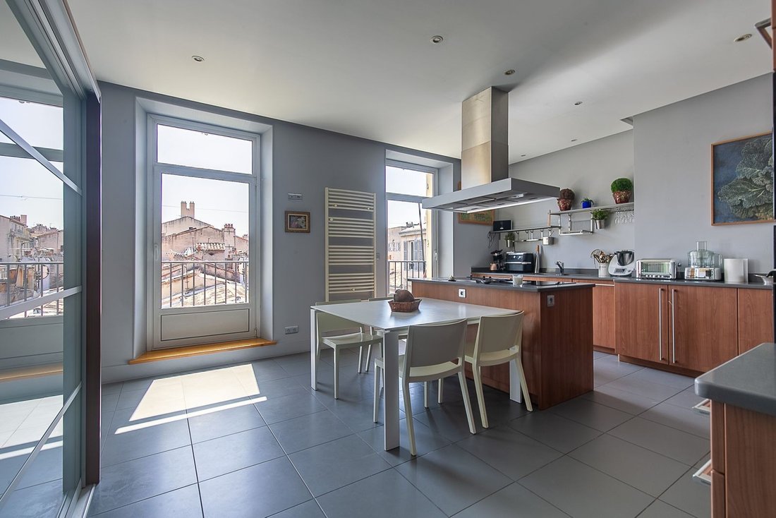 Apartment in Castellane, 6e Arrondissement, Marseille 4 - 18251085