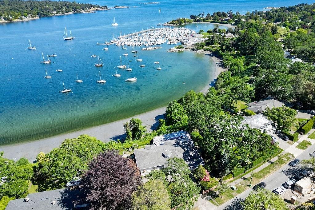 House in Oak Bay, British Columbia, Canada 2 - 18257116