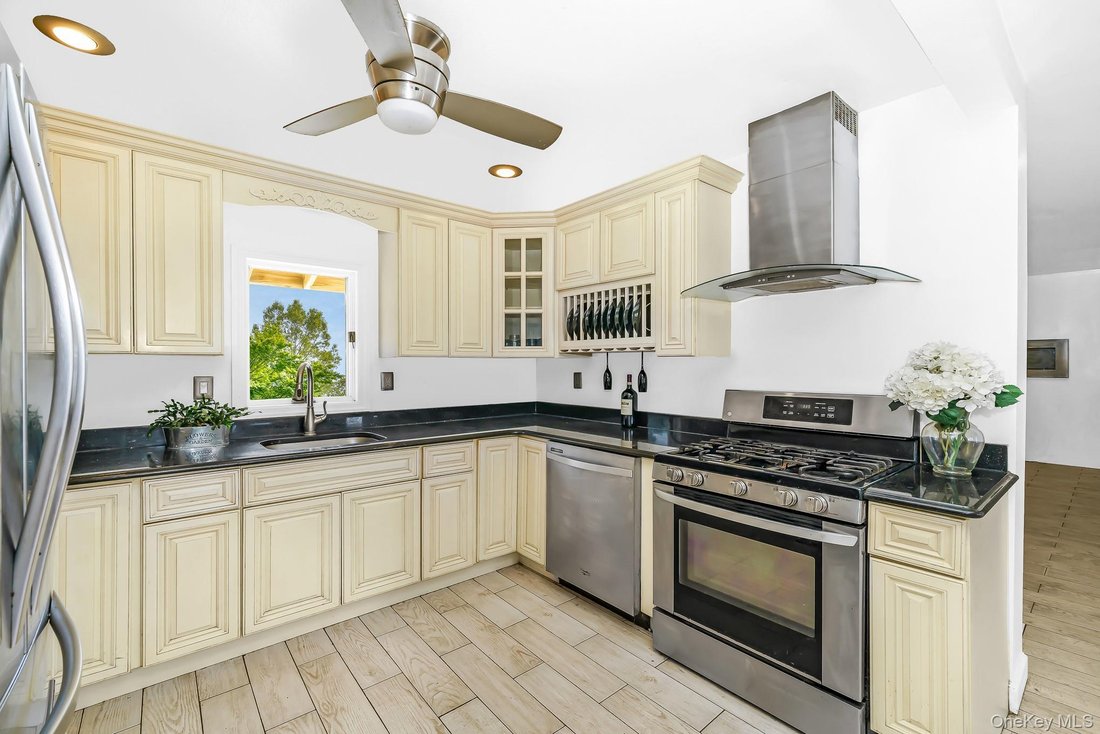 House in Lindenhurst, New York, United States 5 - 18252844