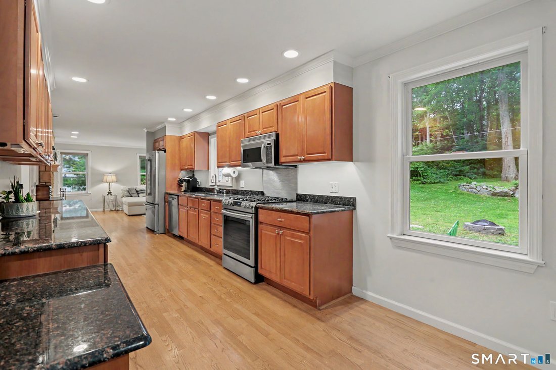 House in Monroe, Connecticut, United States 4 - 18192813