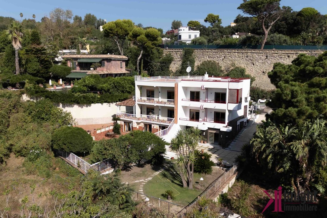 Villa in Naples, Campania, Italy 4 - 15429066