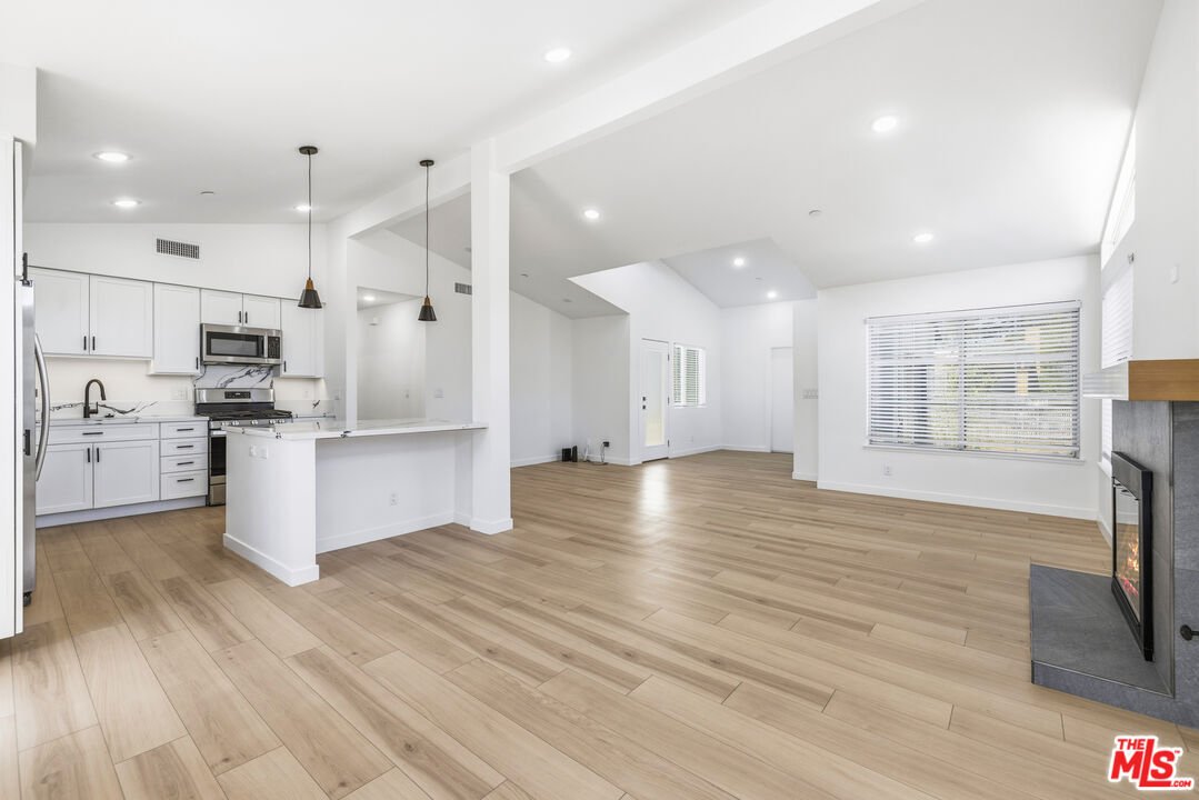 House in Los Angeles, California, United States 4 - 18251722