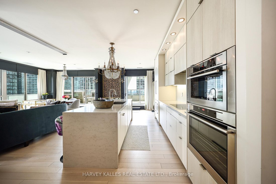 Condo in Toronto, Ontario, Canada 5 - 18256591