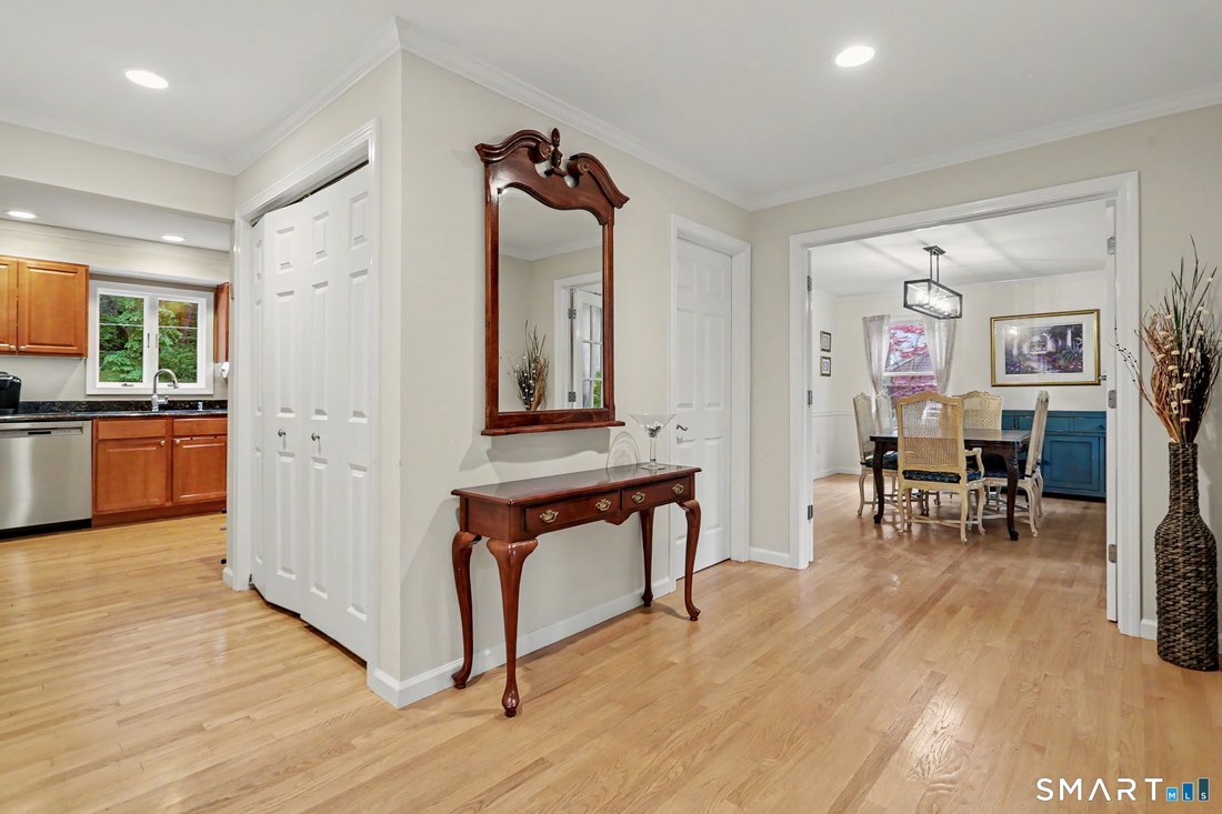 House in Monroe, Connecticut, United States 2 - 18192813