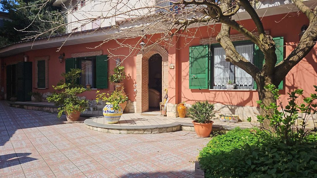 Apartment in Naples, Campania, Italy 4 - 17551719