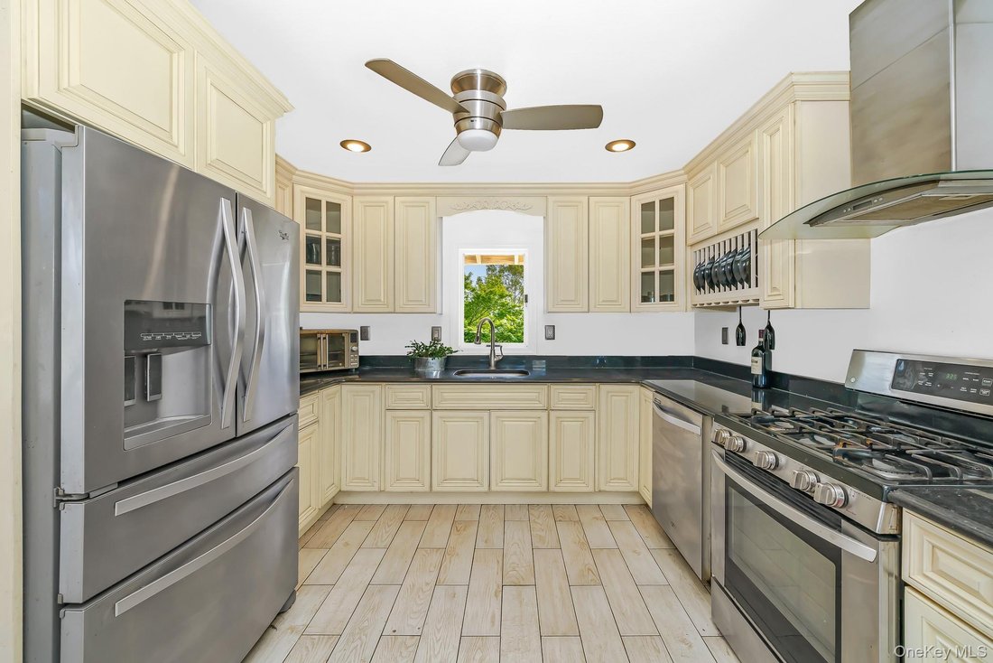 House in Lindenhurst, New York, United States 4 - 18252844