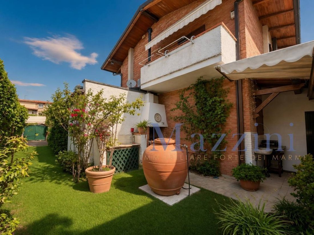 House in Center, Forte dei Marmi, Tuscany 3 - 18256561