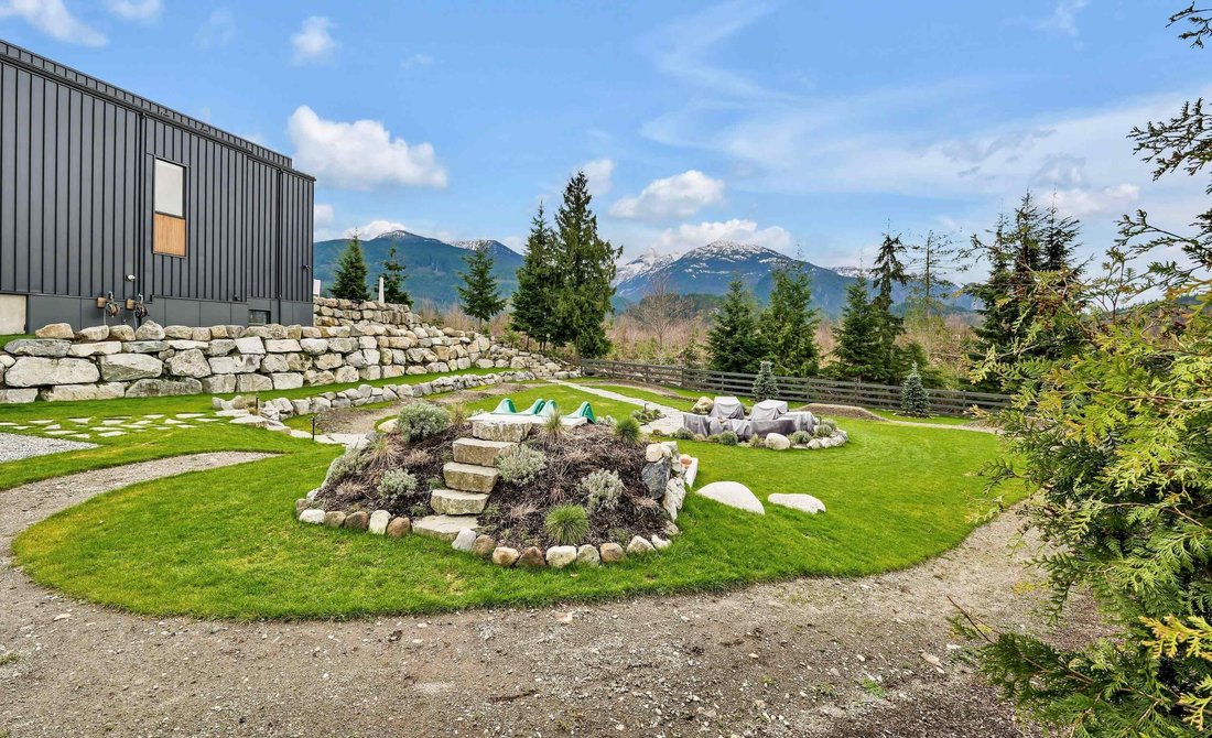 Land in Squamish, British Columbia, Canada 3 - 18257002