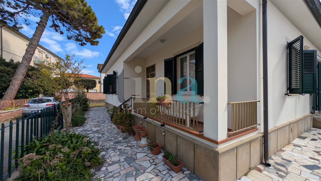 Villa in Cecina Centro, Cecina, Tuscany 1 - 18250275