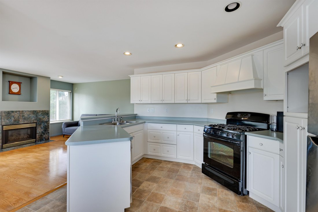 House in Surrey, British Columbia, Canada 5 - 18257065