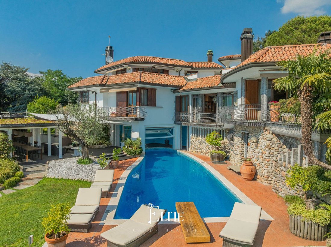 Villa in Besozzo, Lombardy, Italy 2 - 18258062
