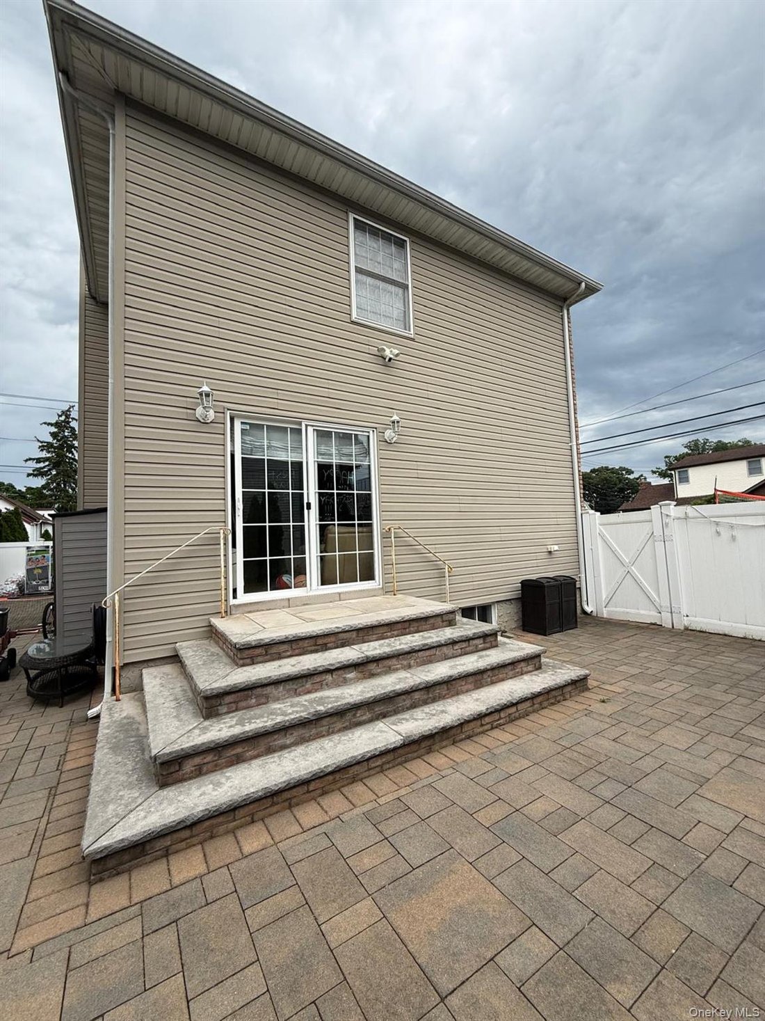 House in Elmont, New York, United States 4 - 18254552