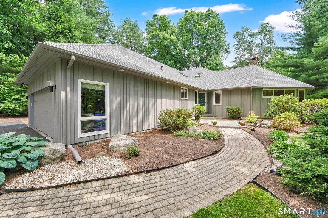House in Simsbury, Connecticut, United States 2 - 18254620