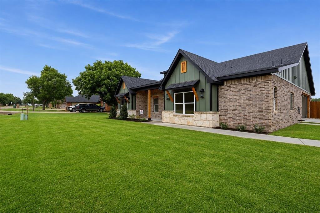 House in Granbury, Texas, United States 2 - 17979105