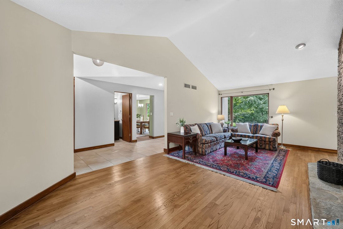 House in Simsbury, Connecticut, United States 4 - 18254620