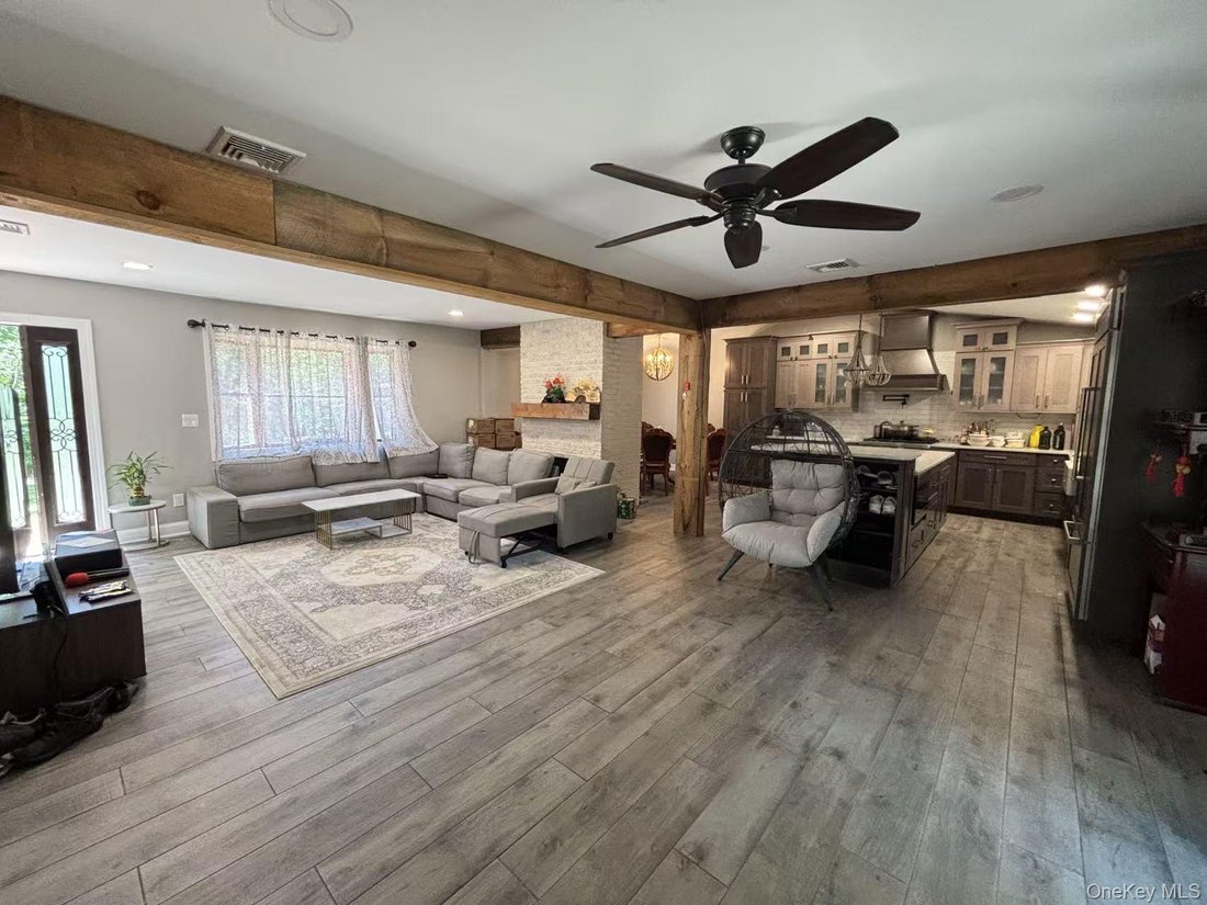 House in Smithtown, New York, United States 3 - 18254564