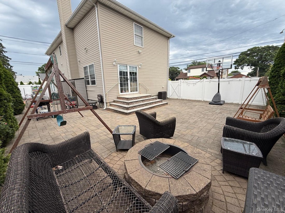 House in Elmont, New York, United States 5 - 18254552